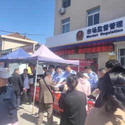 民警趕大集，宣傳零距離